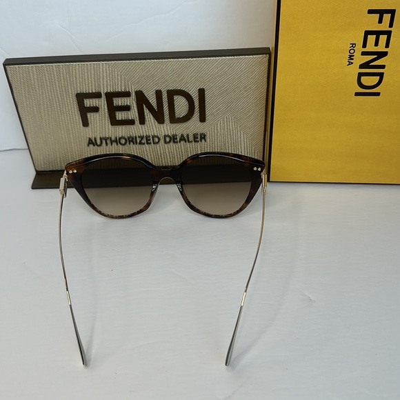 New Authentic 💯FENDI Brown Gradient Cat Eye Ladies Sunglasses FE40047I 55F 54 - Picture 7 of 12
